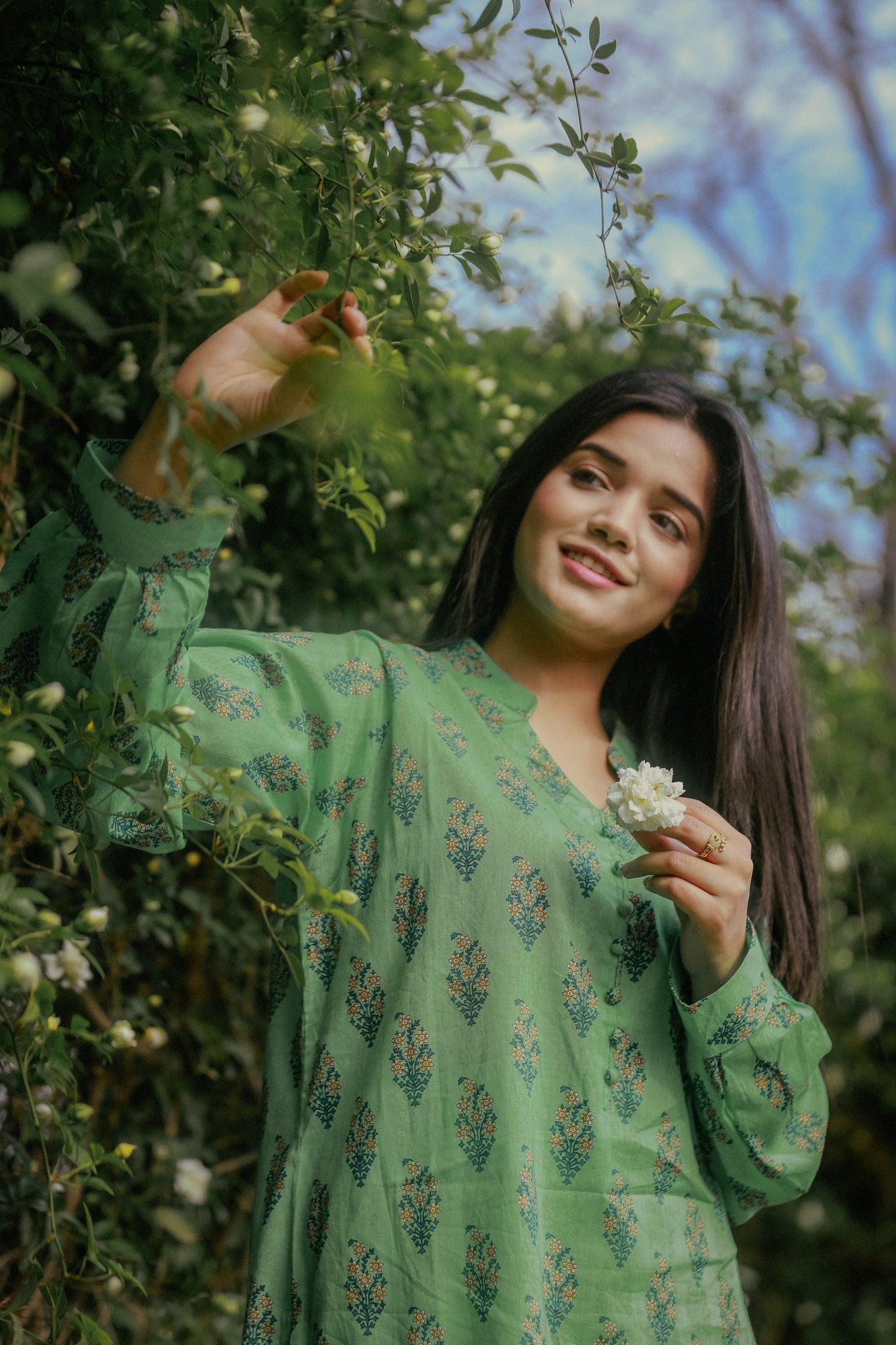 BinNoor Fab Lawn Stitched 2Pcs DE-LA06-P2-S044