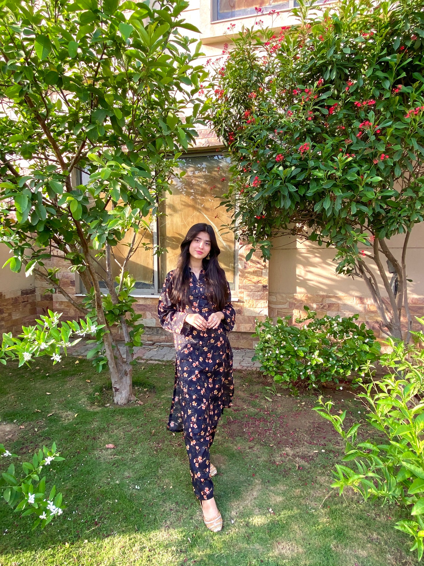 BinNoor Fab Lawn Stitched 2Pcs DE-LA07-P2-S061