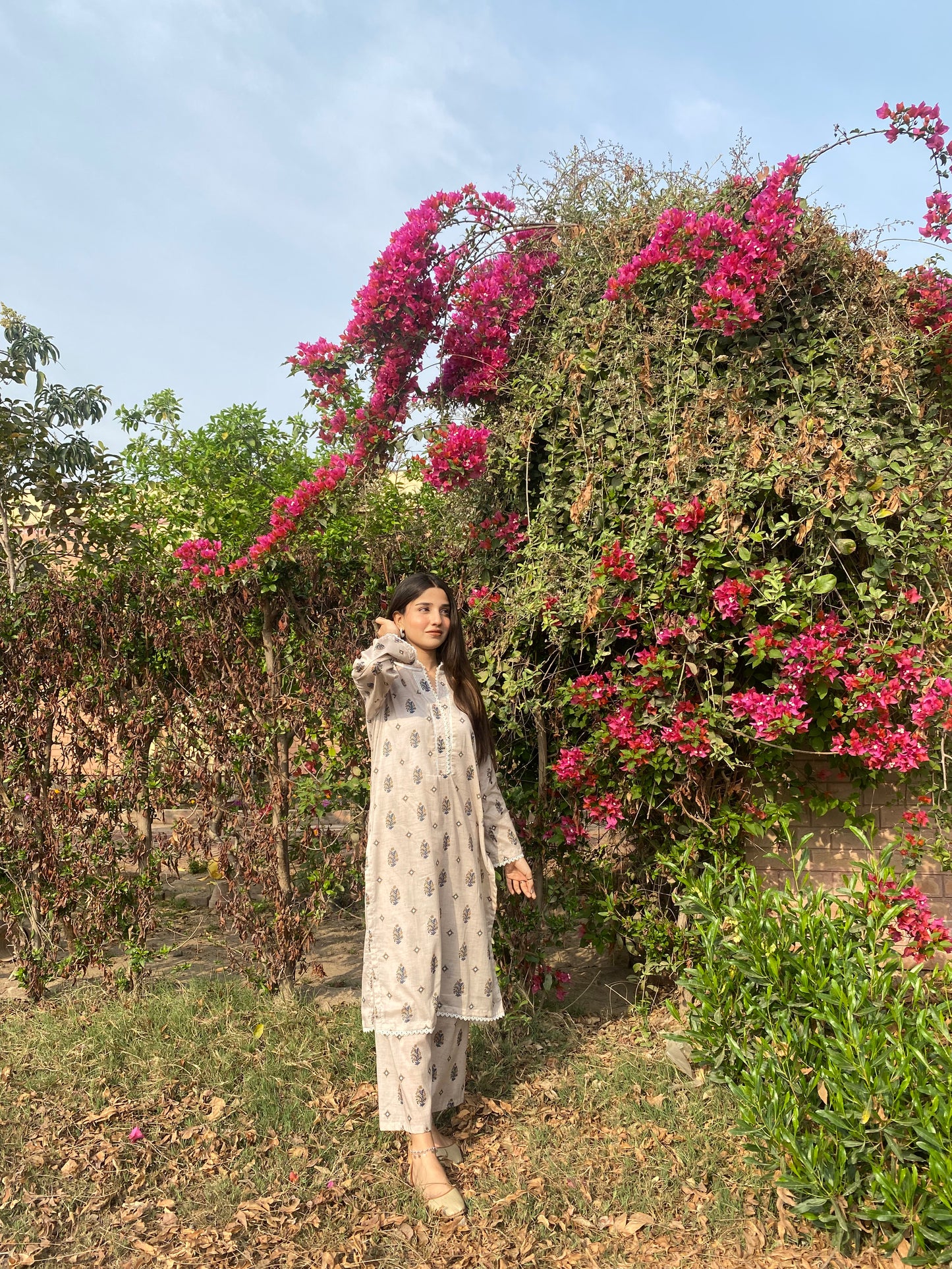 BinNoor Fab Lawn Stitched 2Pcs DE-LA06-P2-S049