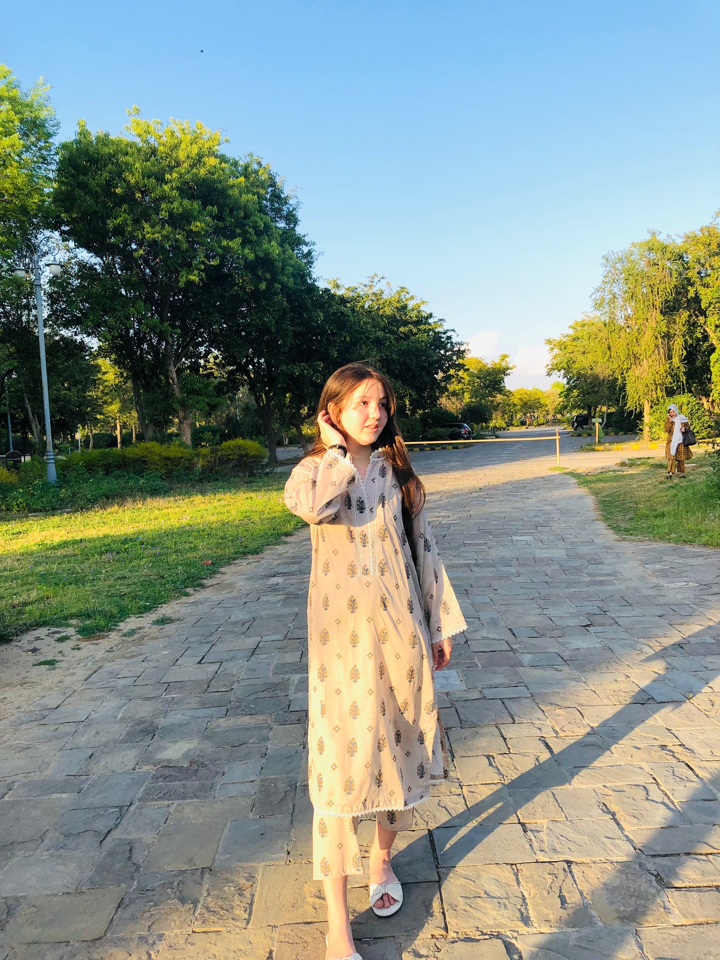 BinNoor Fab Lawn Stitched 2Pcs DE-LA06-P2-S049