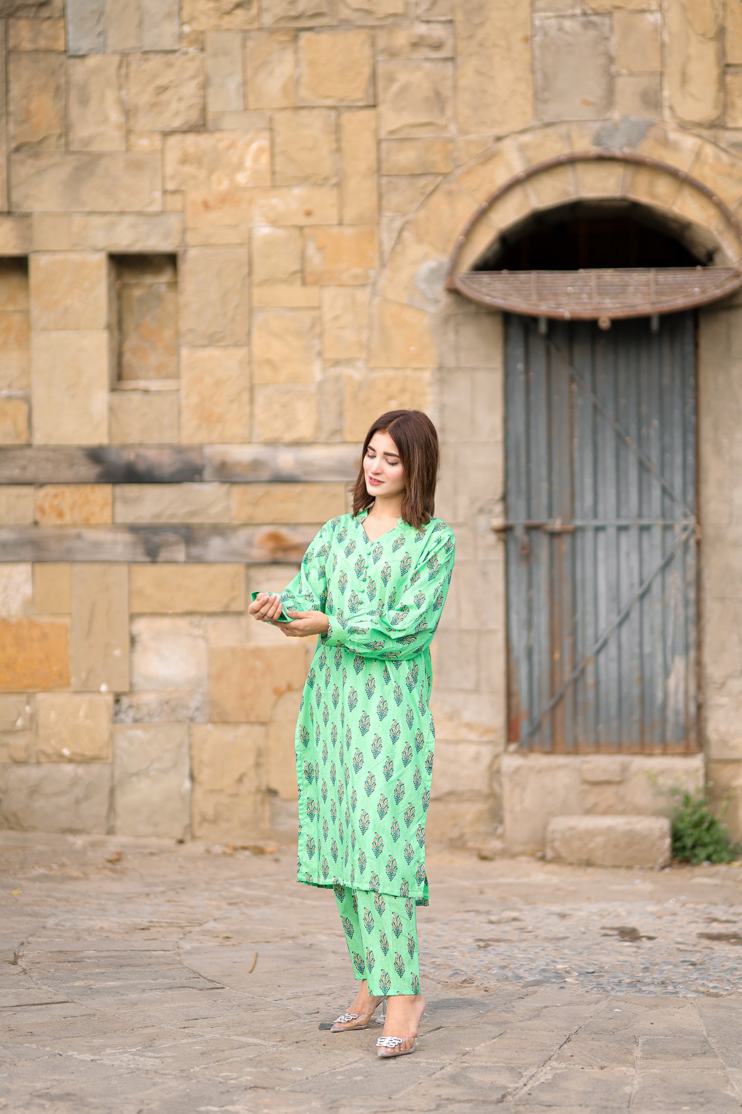 BinNoor Fab Lawn Stitched 2Pcs DE-LA06-P2-S044