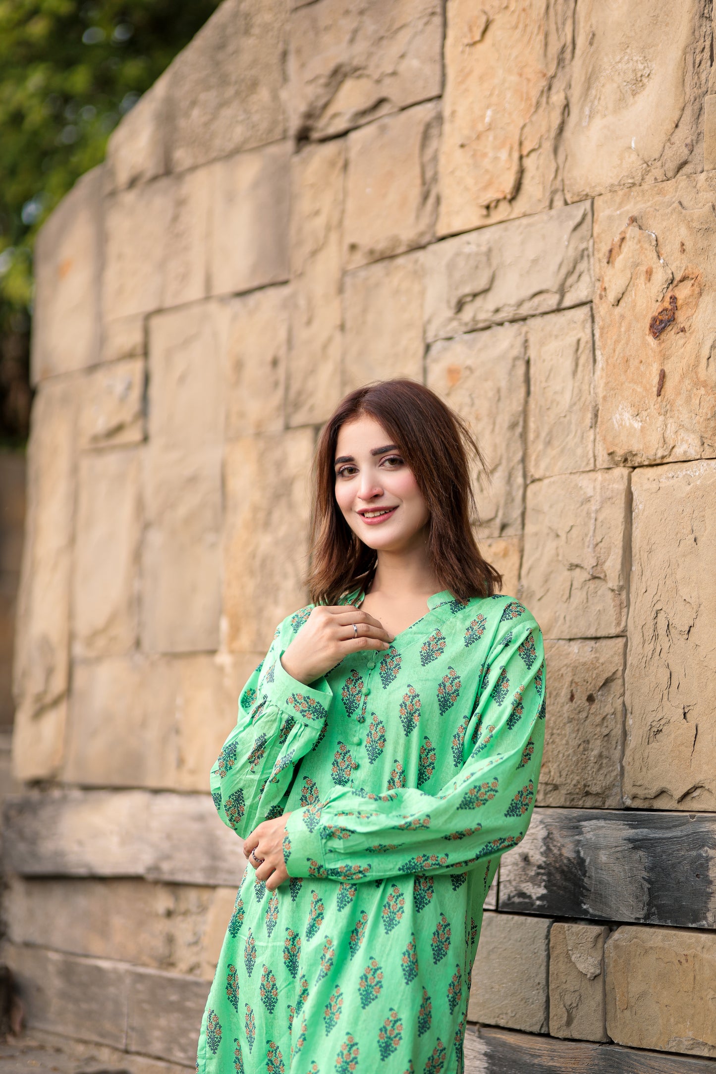BinNoor Fab Lawn Stitched 2Pcs DE-LA06-P2-S044