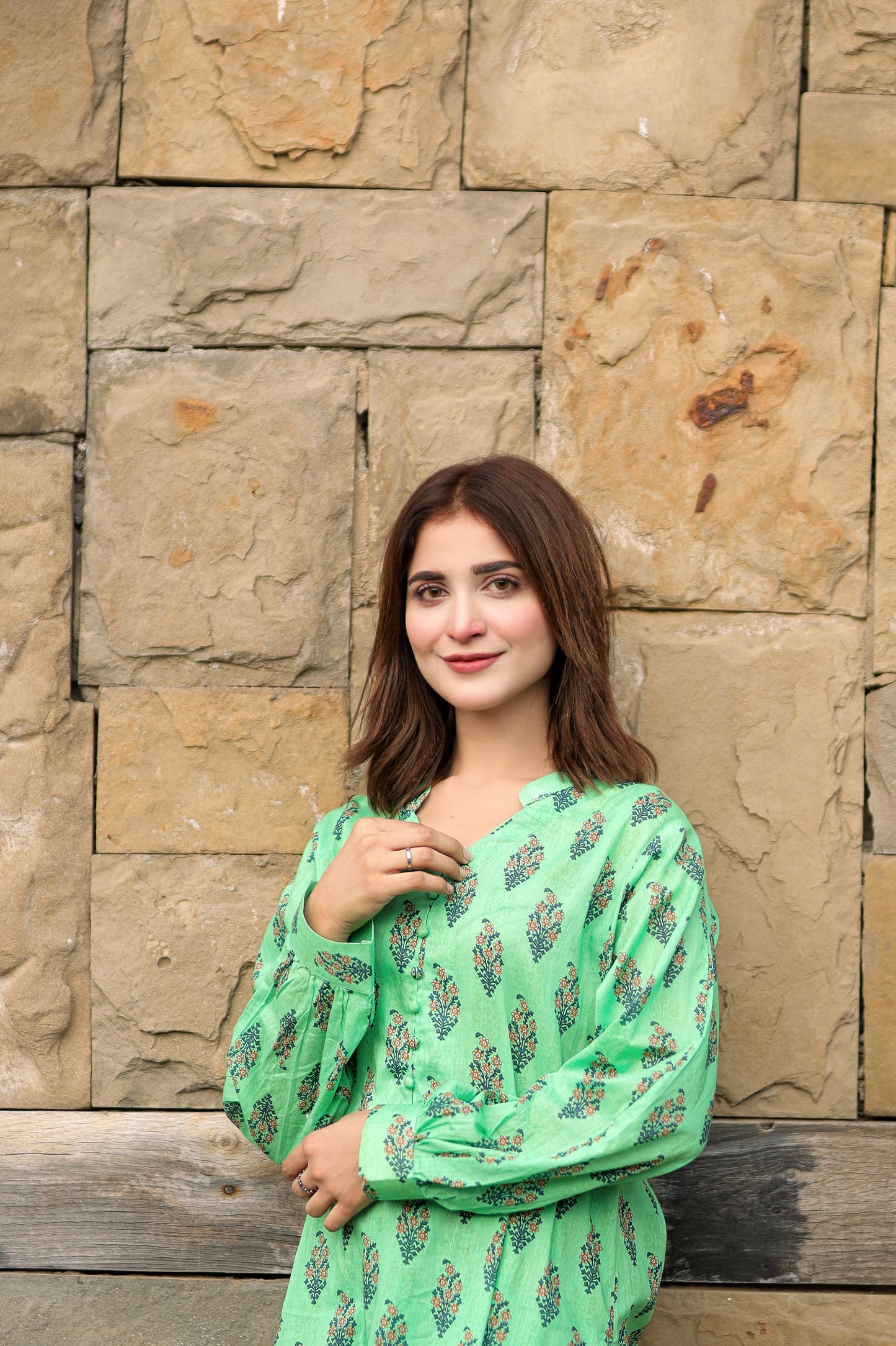 BinNoor Fab Lawn Stitched 2Pcs DE-LA06-P2-S044