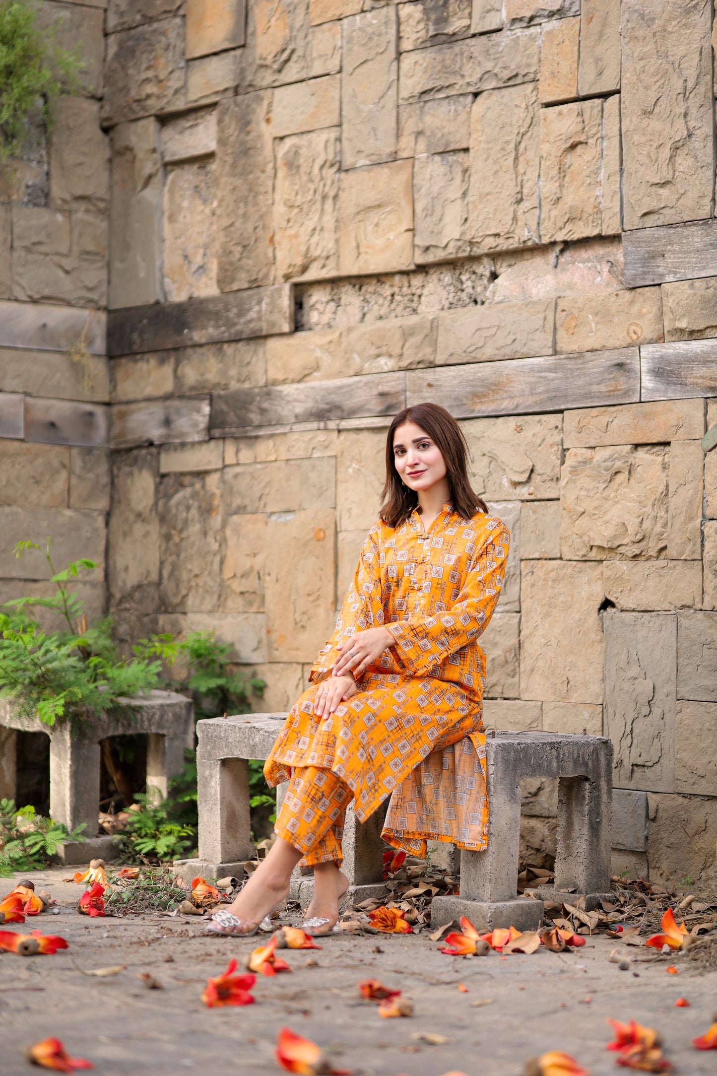 BinNoor Fab Lawn Stitched 2Pcs DE-LA06-P2-S048