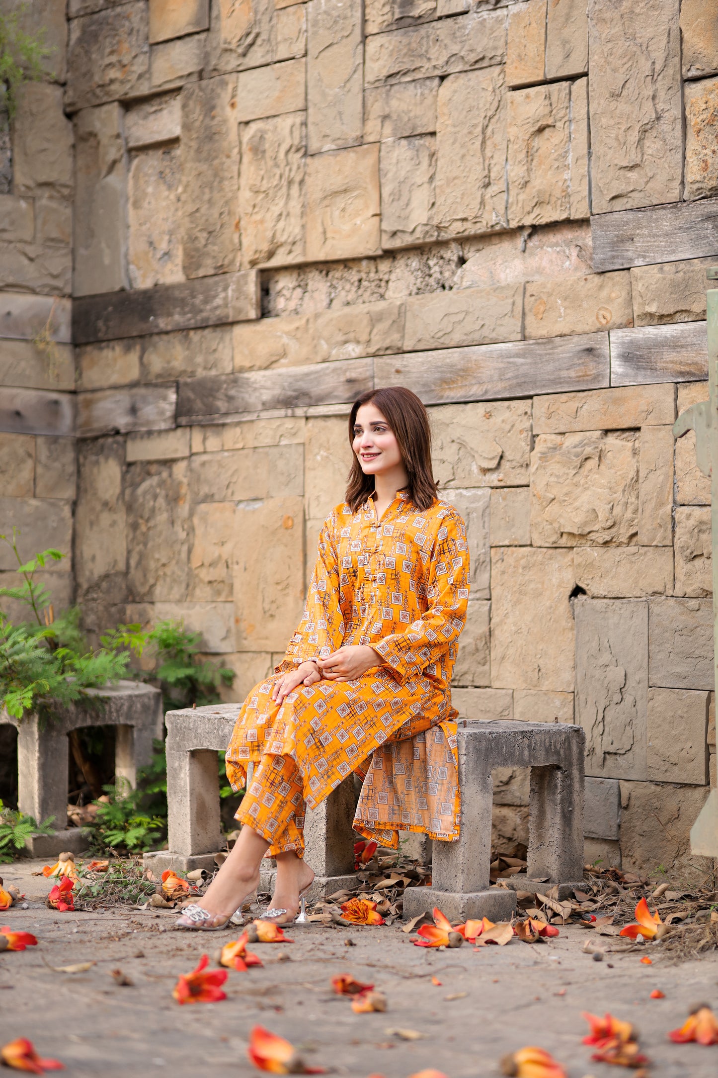 BinNoor Fab Lawn Stitched 2Pcs DE-LA06-P2-S048