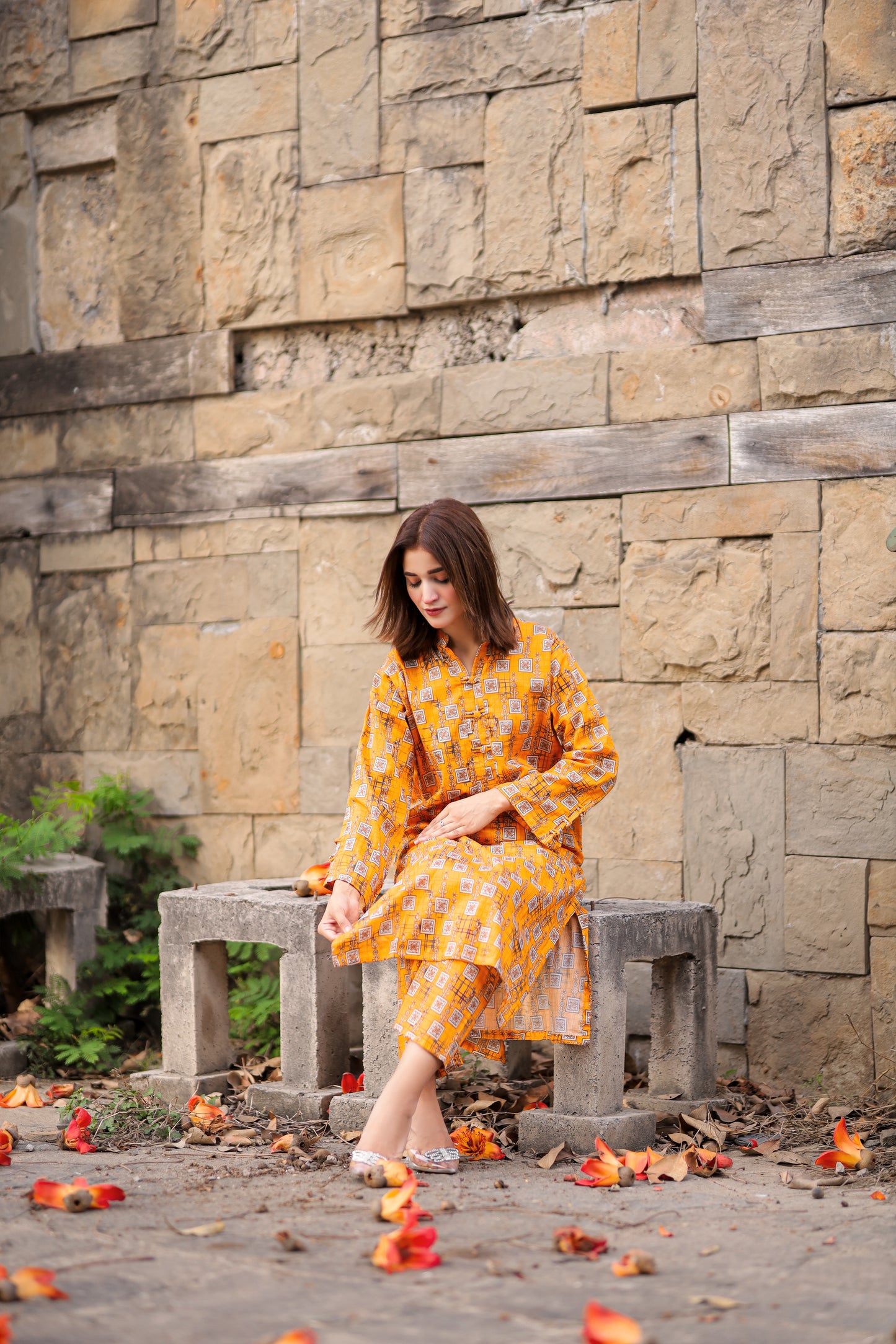 BinNoor Fab Lawn Stitched 2Pcs DE-LA06-P2-S048