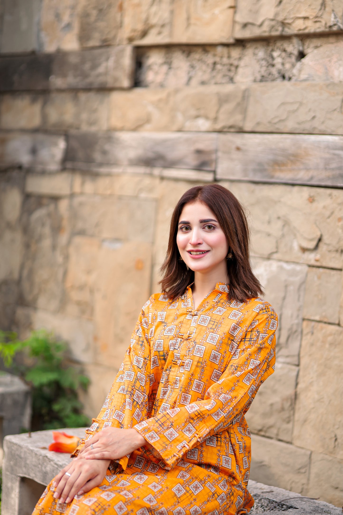 BinNoor Fab Lawn Stitched 2Pcs DE-LA06-P2-S048