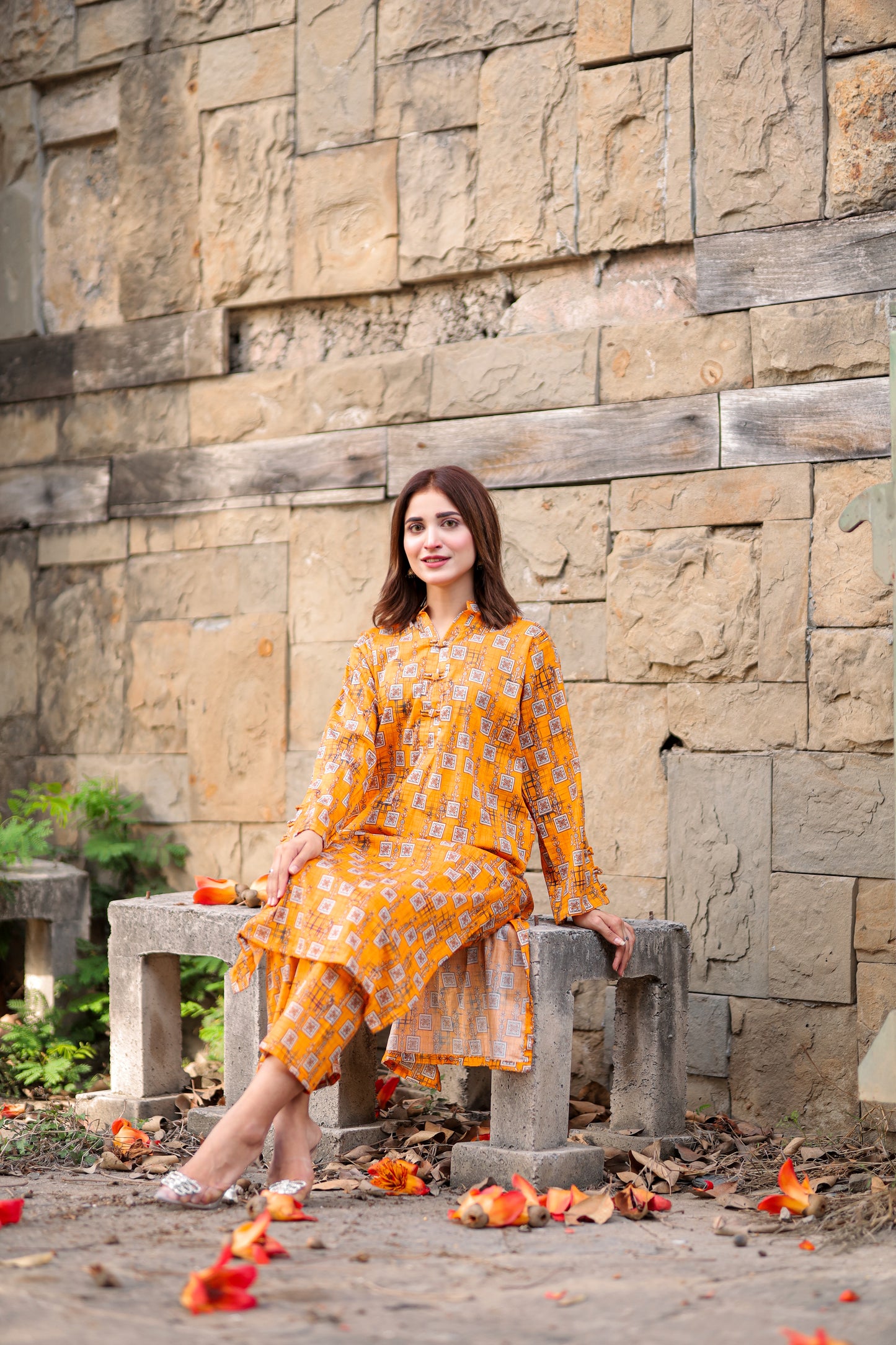 BinNoor Fab Lawn Stitched 2Pcs DE-LA06-P2-S048