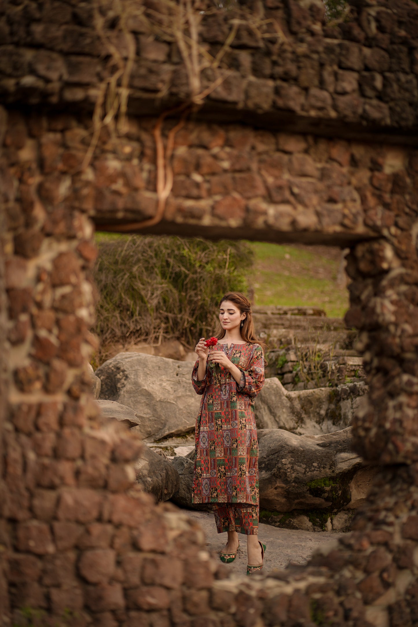 BinNoor Fab Lawn Stitched 2Pcs DE-LA05-P2-S036