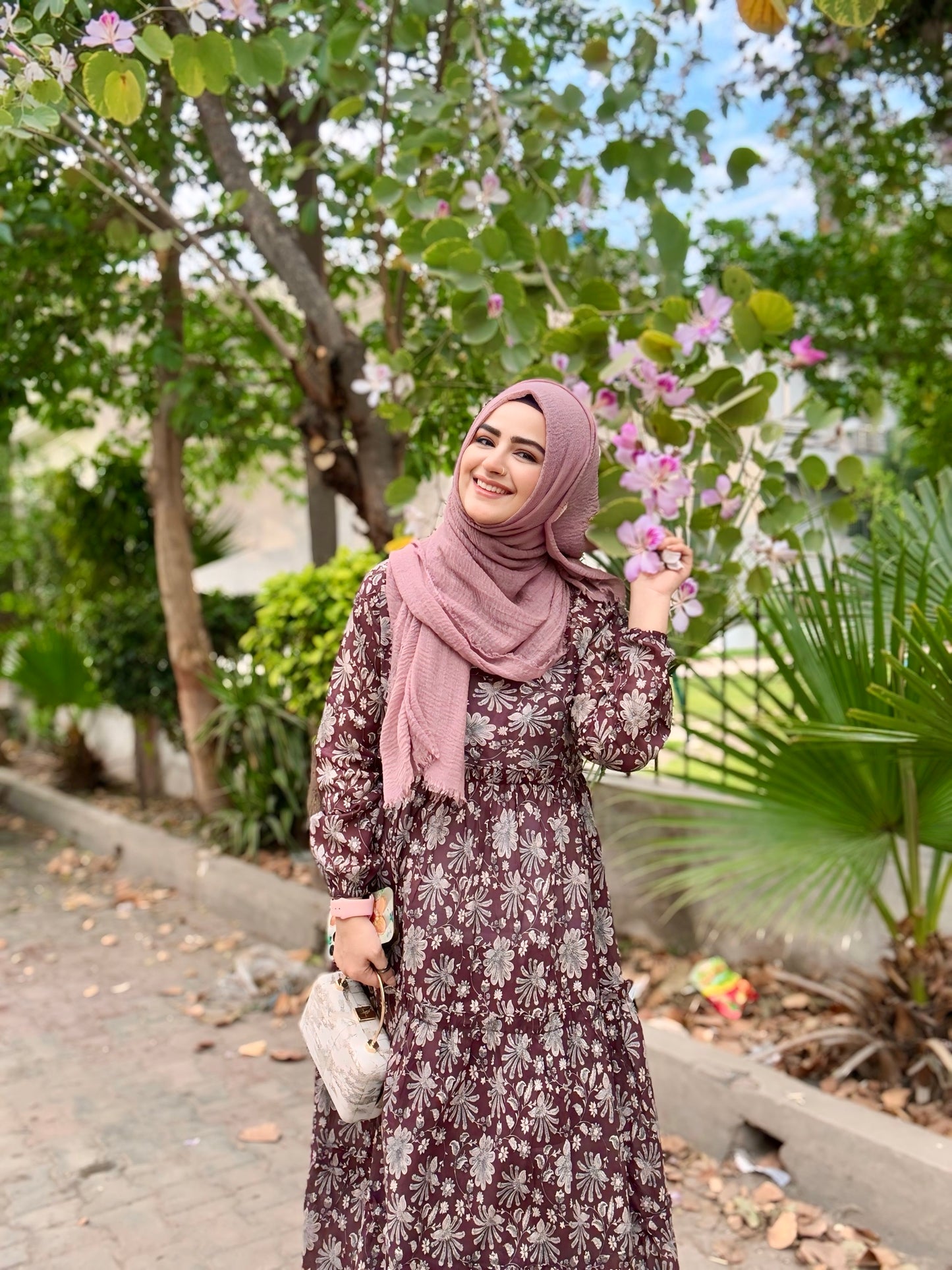 BinNoor Fab Lawn Stitched 2Pcs DE-LA08-P2-S081